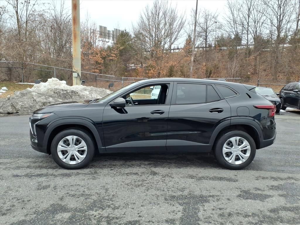 Used 2024 Chevrolet Trax LS image 6