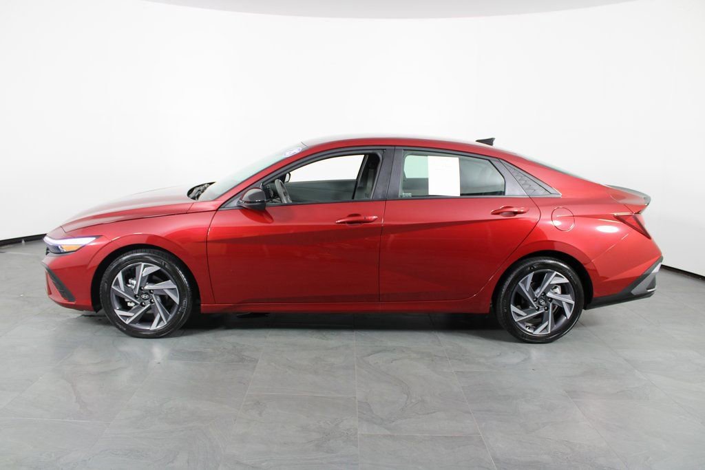 Certified 2025 Hyundai Elantra Sport image 10