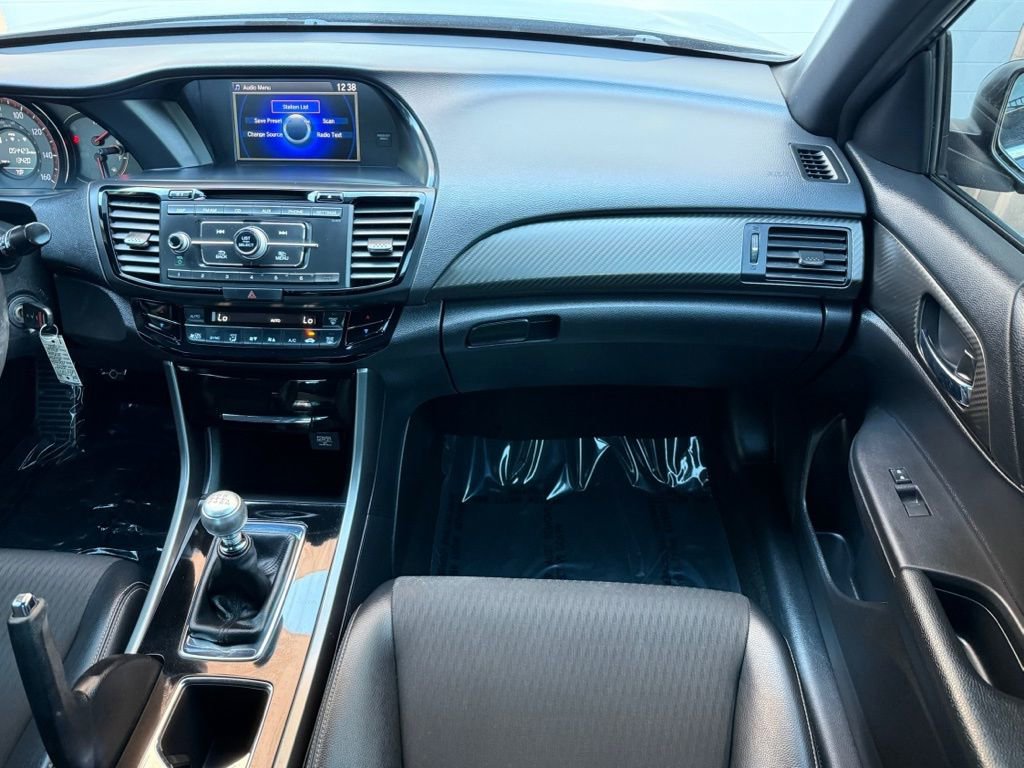 Used 2017 Honda Accord Sport image 28