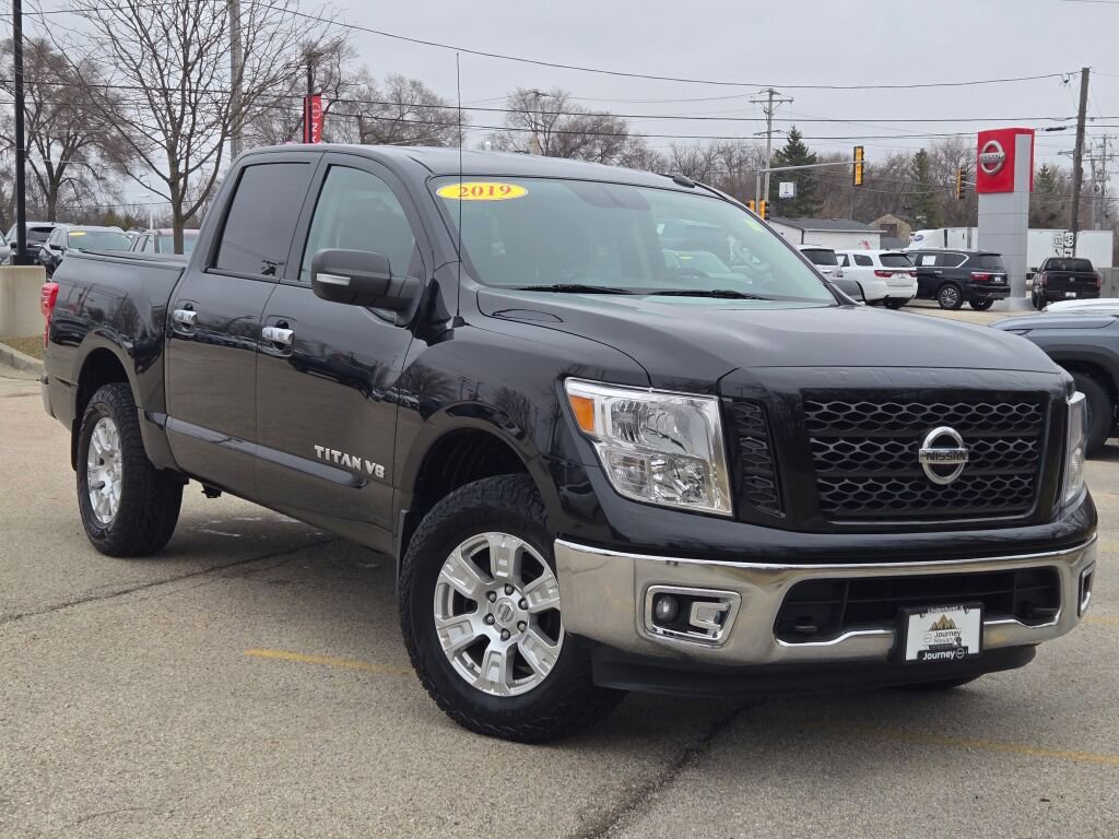 Used 2019 Nissan Titan SV image 4