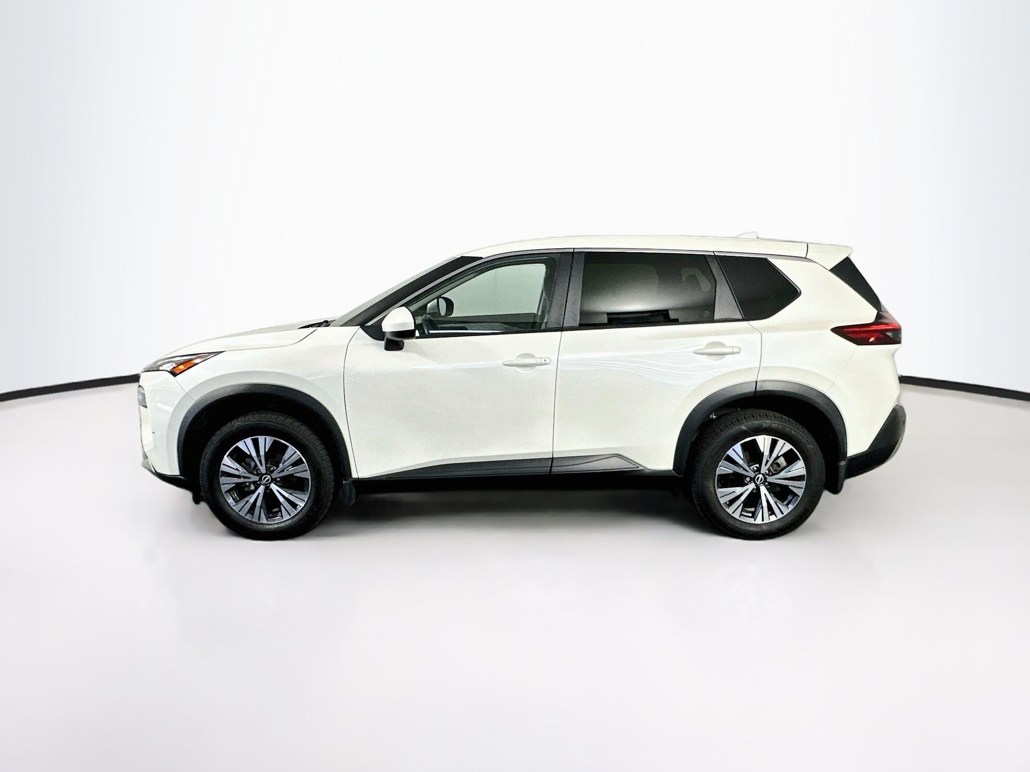 Used 2023 Nissan Rogue SV FWD image 4