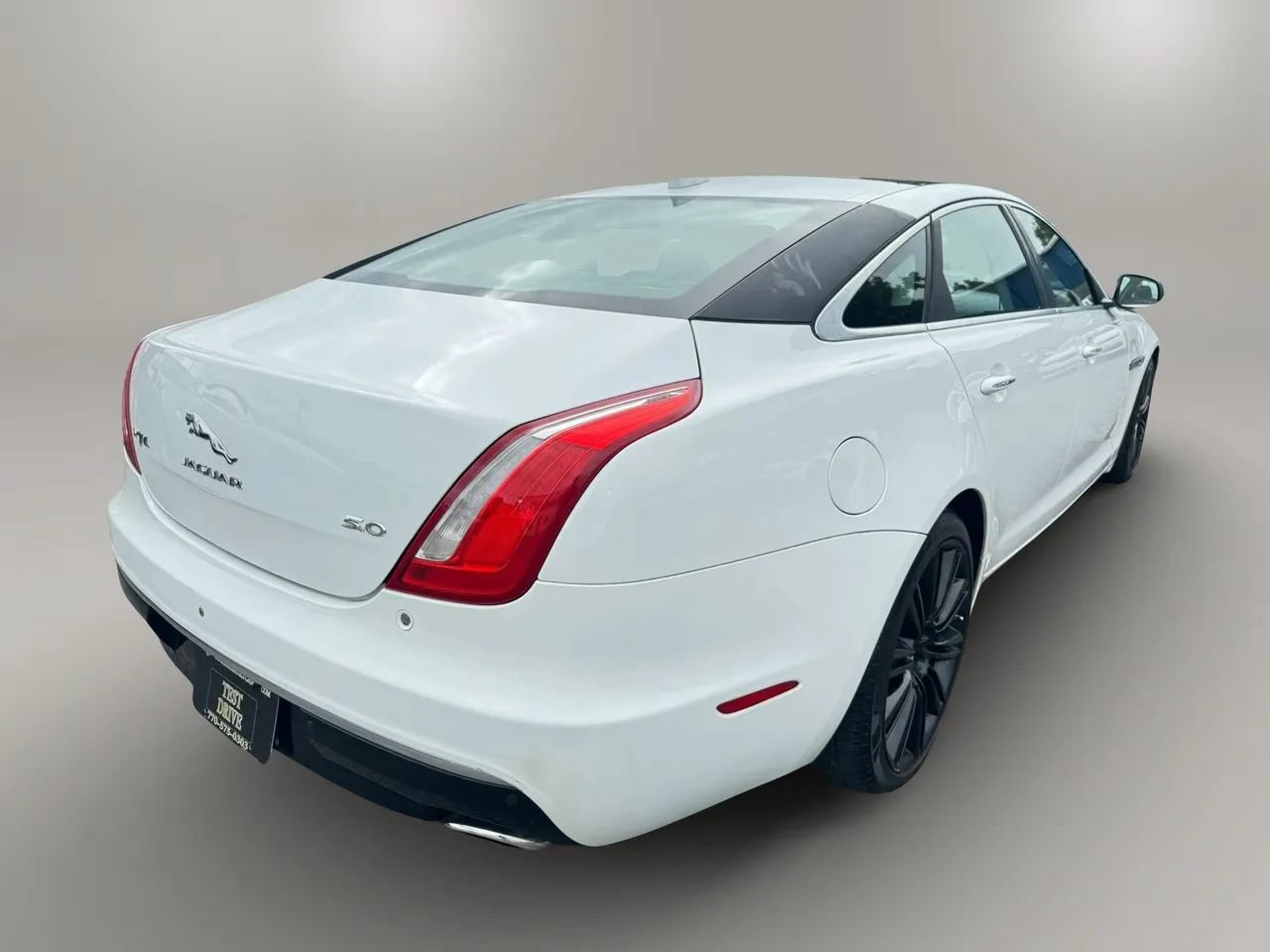 Used 2016 Jaguar XJ L Supercharged RWD image 9