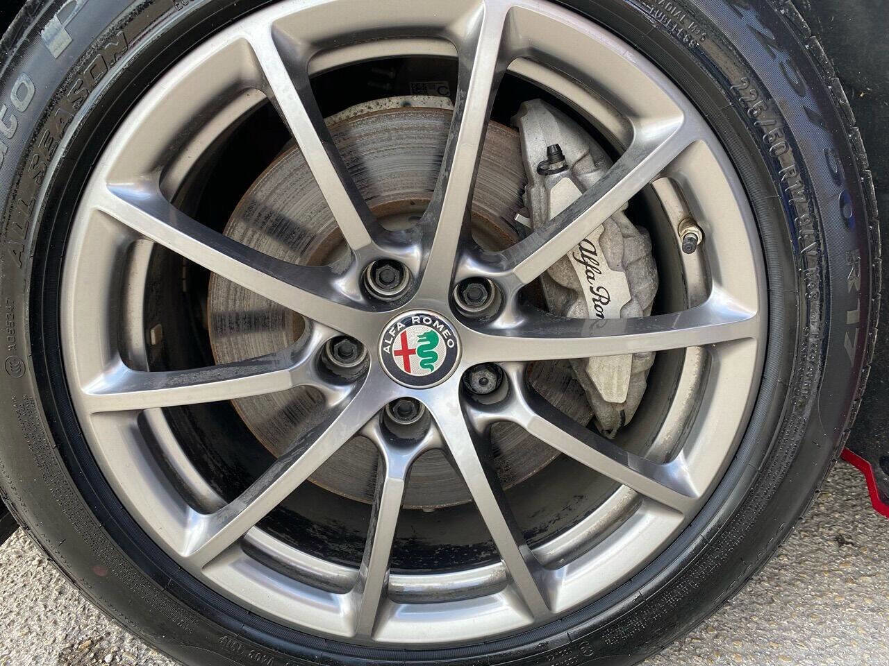 Used 2019 Alfa Romeo Giulia Sprint w/ Cold Weather Package image 10