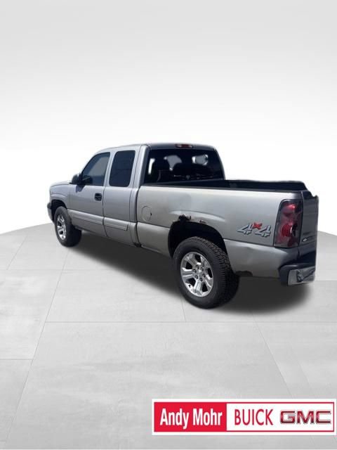Used 2005 Chevrolet Silverado 1500 LS w/ Light Duty Power Package AWD/4WD image 4