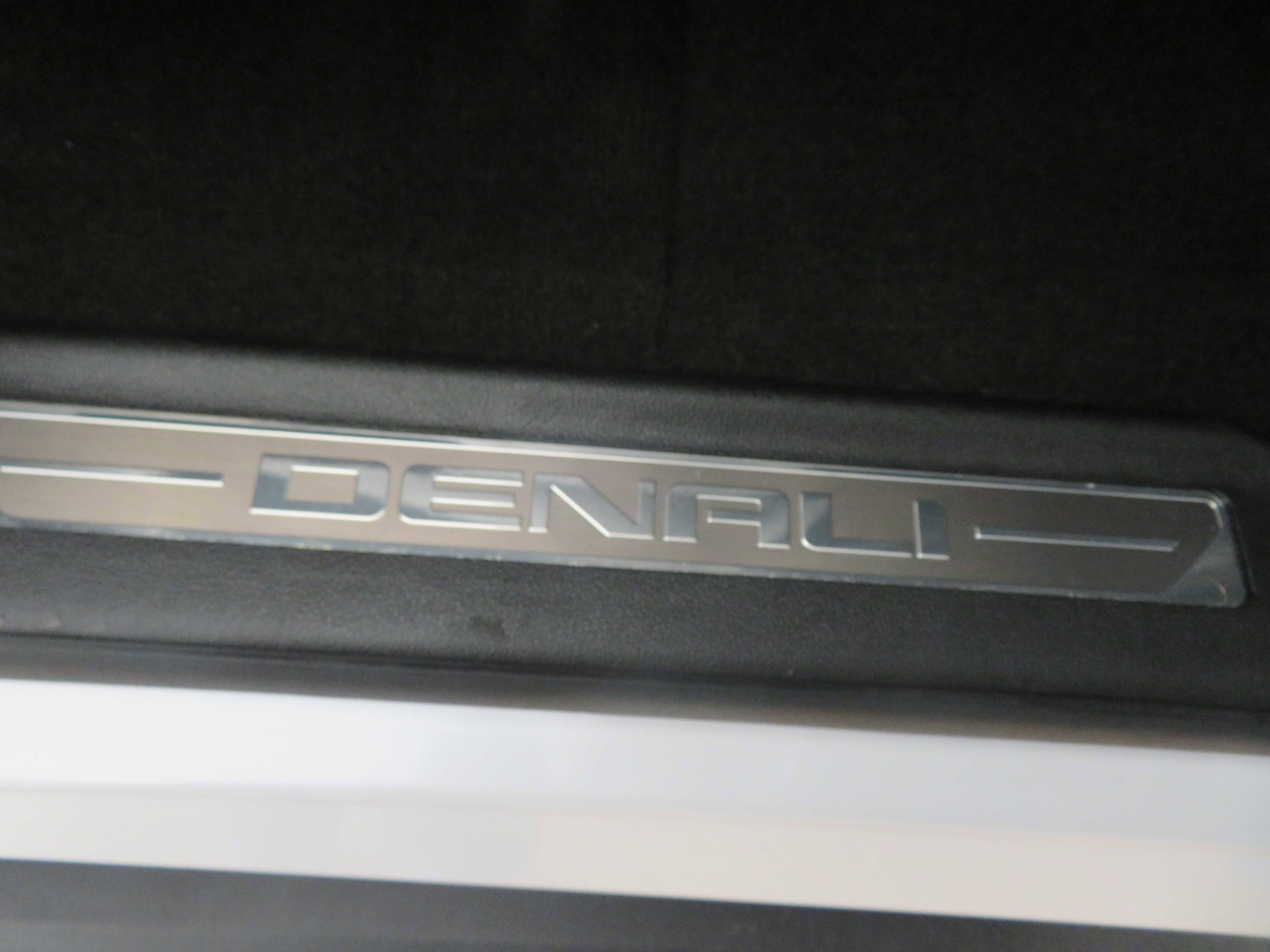 Used 2017 GMC Yukon XL Denali w/ Open Road Package AWD/4WD image 25