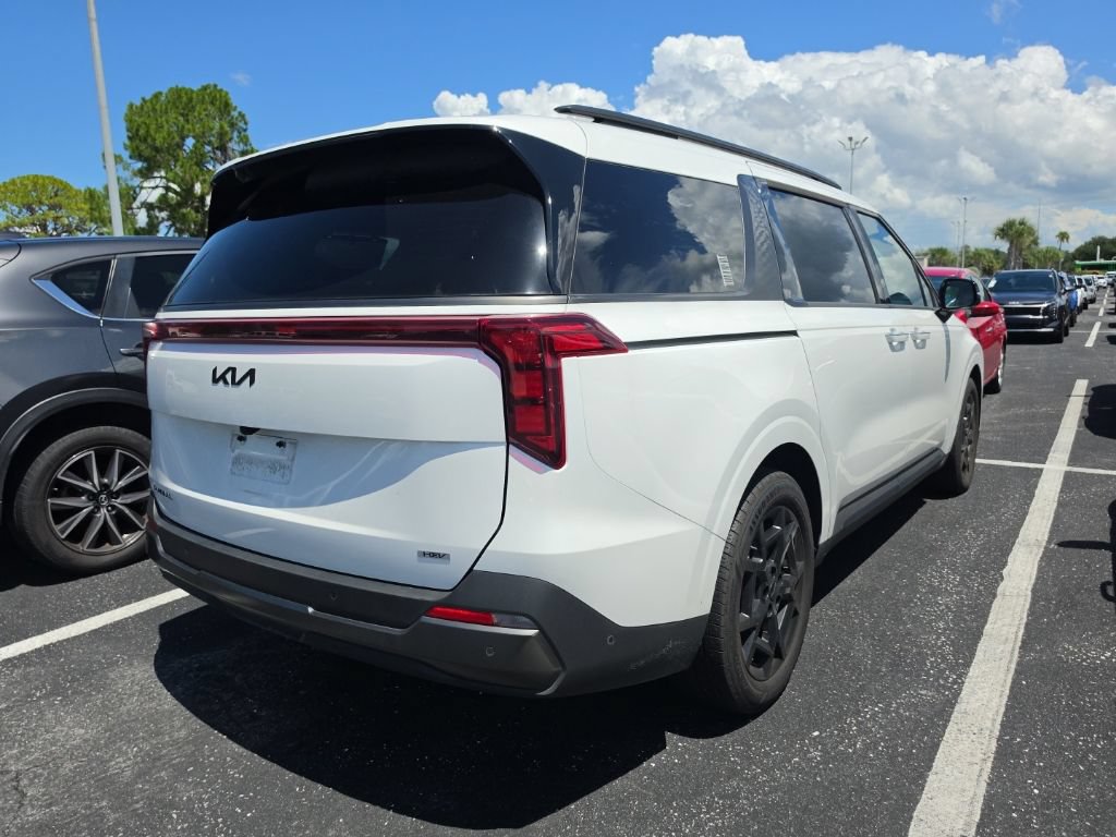 Certified 2025 Kia Carnival SX FWD image 16