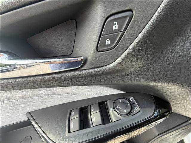 New 2025 Chevrolet Trax LT w/ Driver Confidence Package image 13