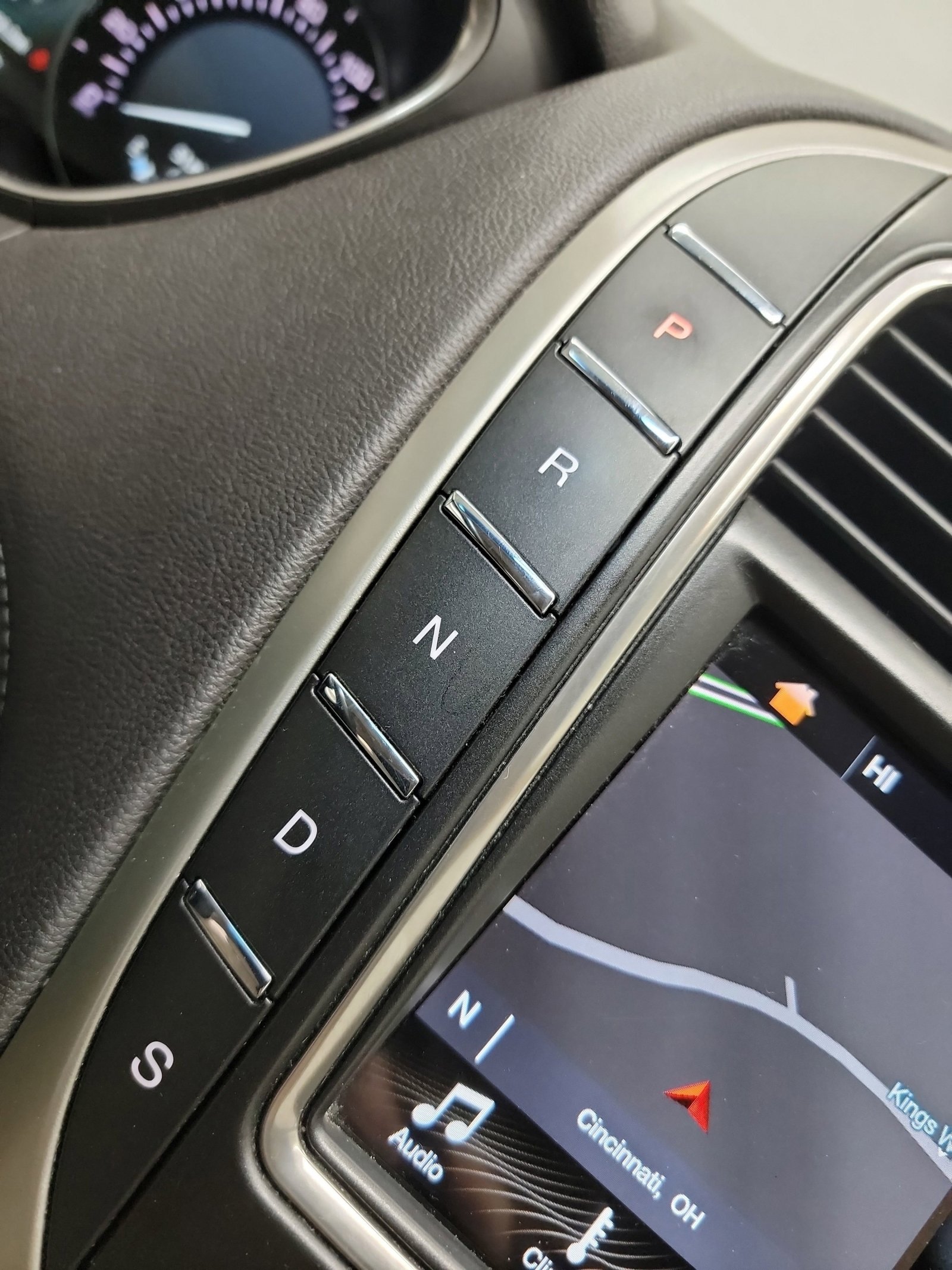 Used 2017 Lincoln MKX Reserve image 27