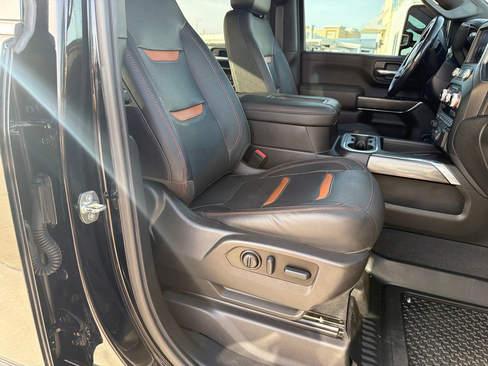 Used 2022 GMC Sierra 2500 AT4 w/ AT4 Preferred Package AWD/4WD image 14