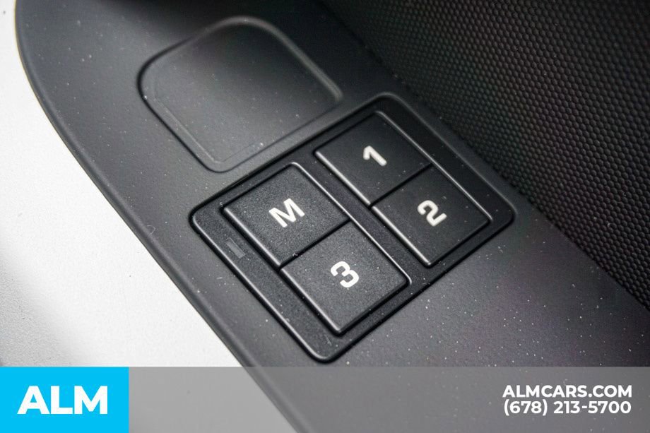 Used 2023 Land Rover Defender 130 SE image 59