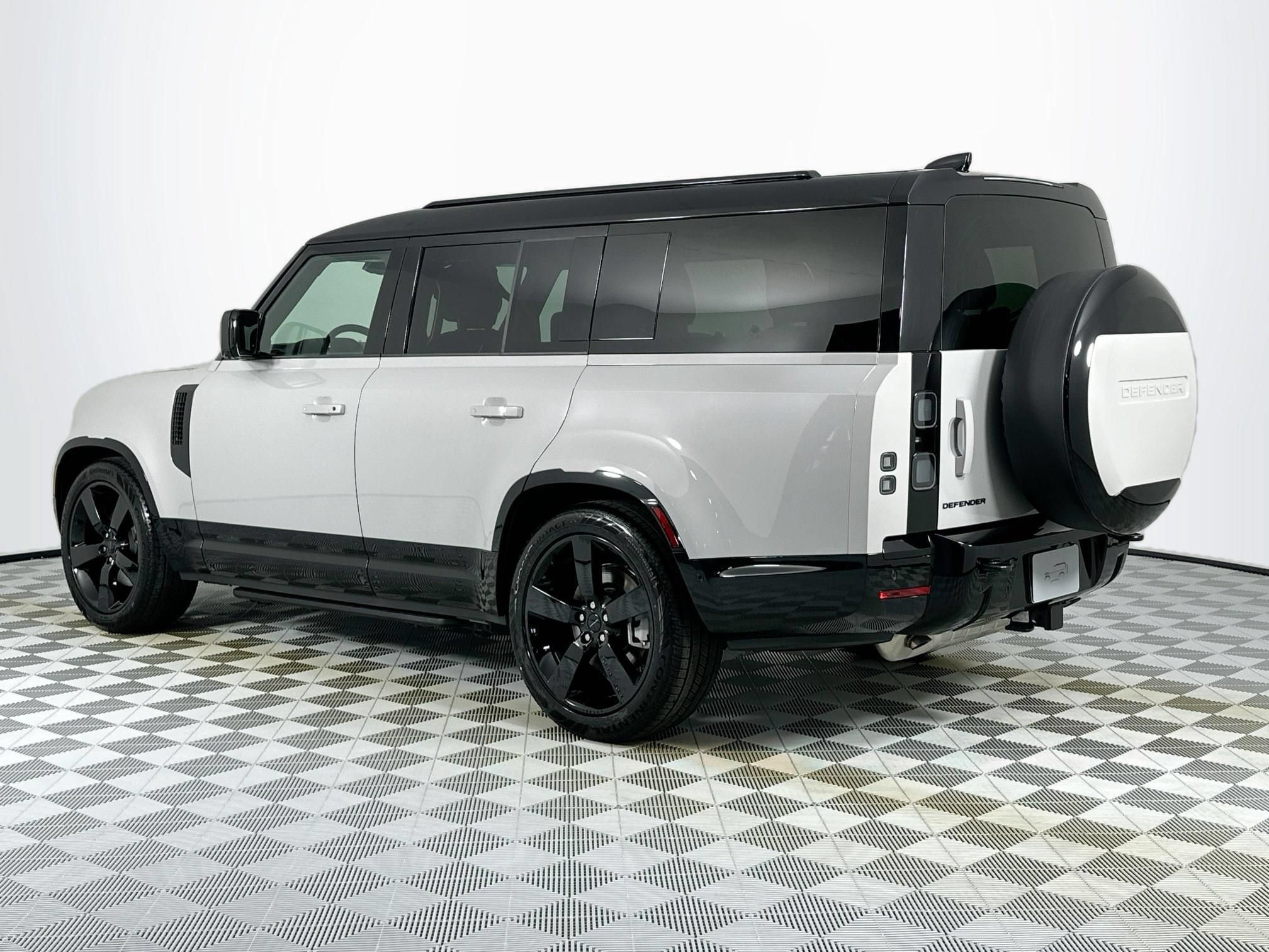 New 2026 Land Rover Defender 130 X-Dynamic SE AWD/4WD image 7