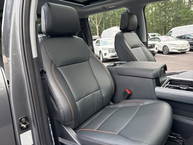 New 2025 Ford F250 Lariat w/ Chrome Package image 23