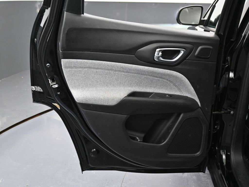 Used 2022 Jeep Compass Latitude w/ Sun and Sound Group image 38