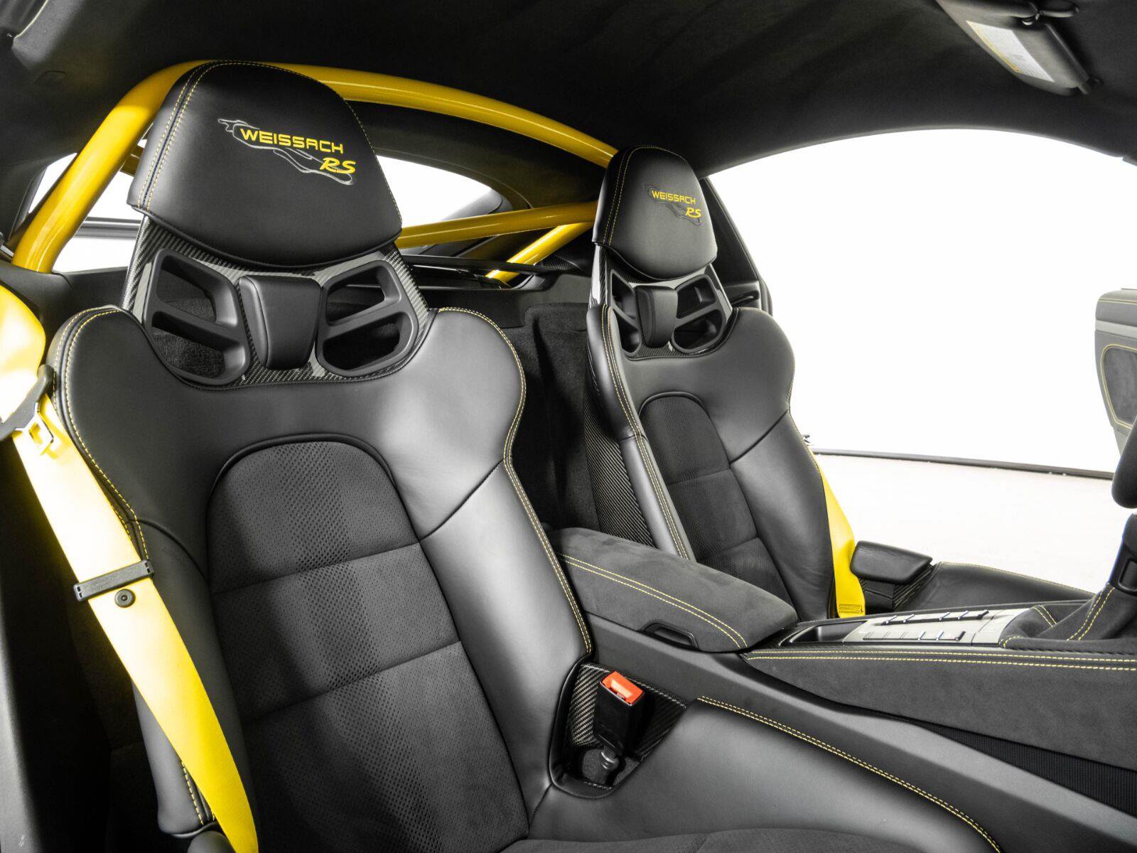 Certified 2025 Porsche 718 Cayman GT4 RS RWD image 17