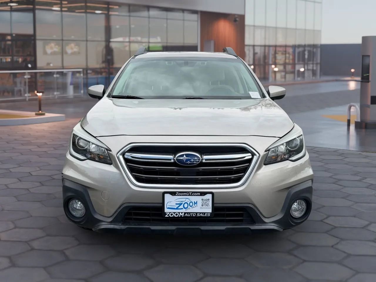 Used 2019 Subaru Outback 2.5i Premium AWD/4WD image 2
