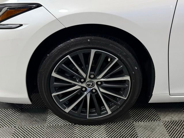 Used 2023 Lexus ES 350 w/ Premium Package FWD image 11