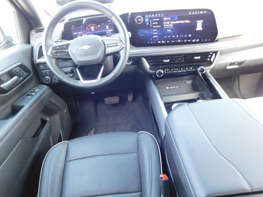 Used 2025 Chevrolet Suburban Premier image 18