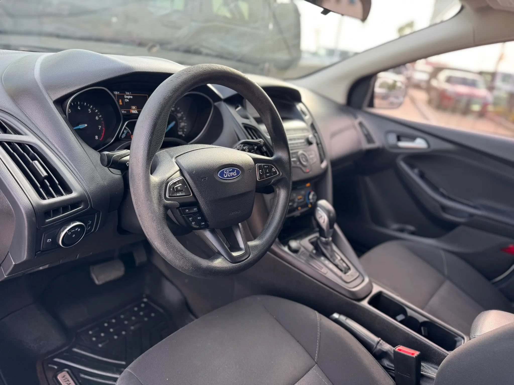 Used 2018 Ford Focus SE FWD image 18
