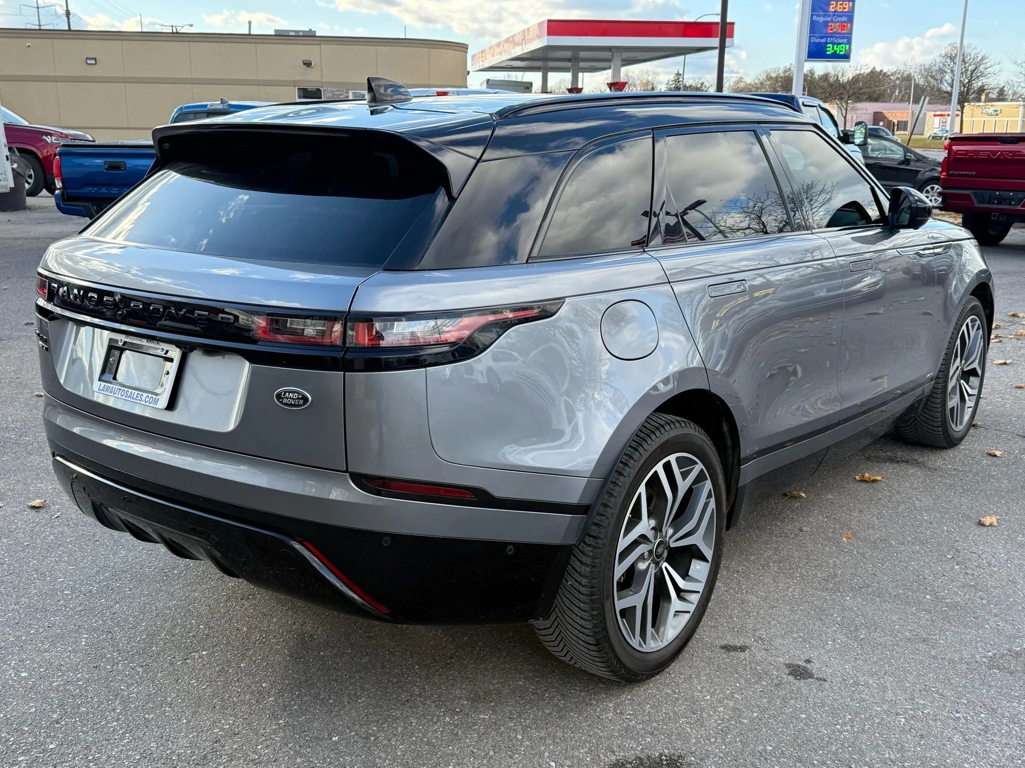 Used 2020 Land Rover Range Rover Velar R-Dynamic S image 5