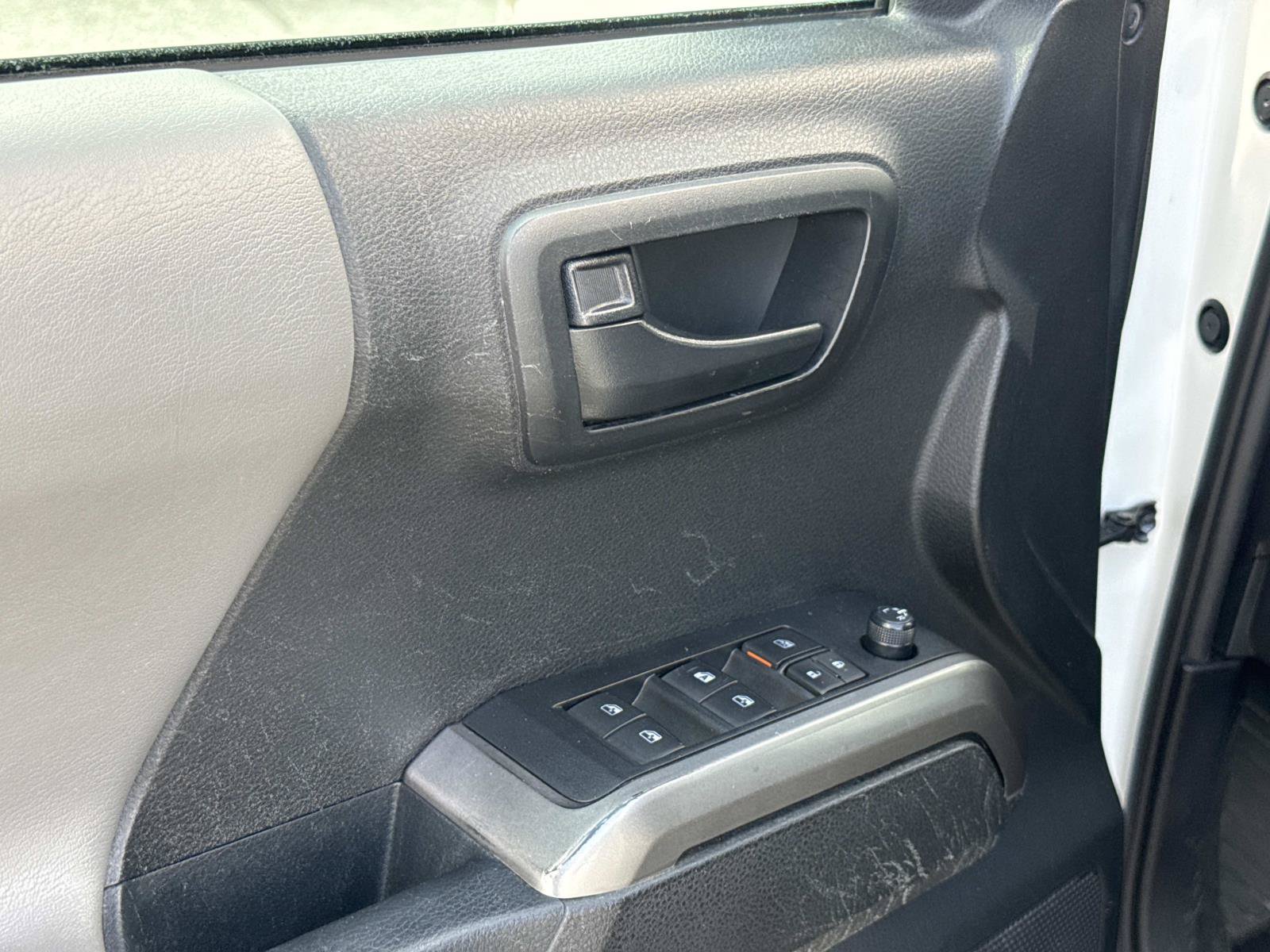 Used 2022 Toyota Tacoma SR5 RWD image 20