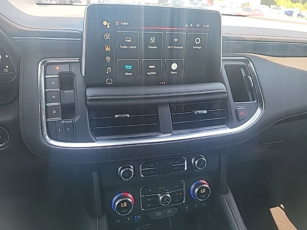 Used 2024 GMC Yukon AT4 w/ AT4 Premium Package AWD/4WD image 19