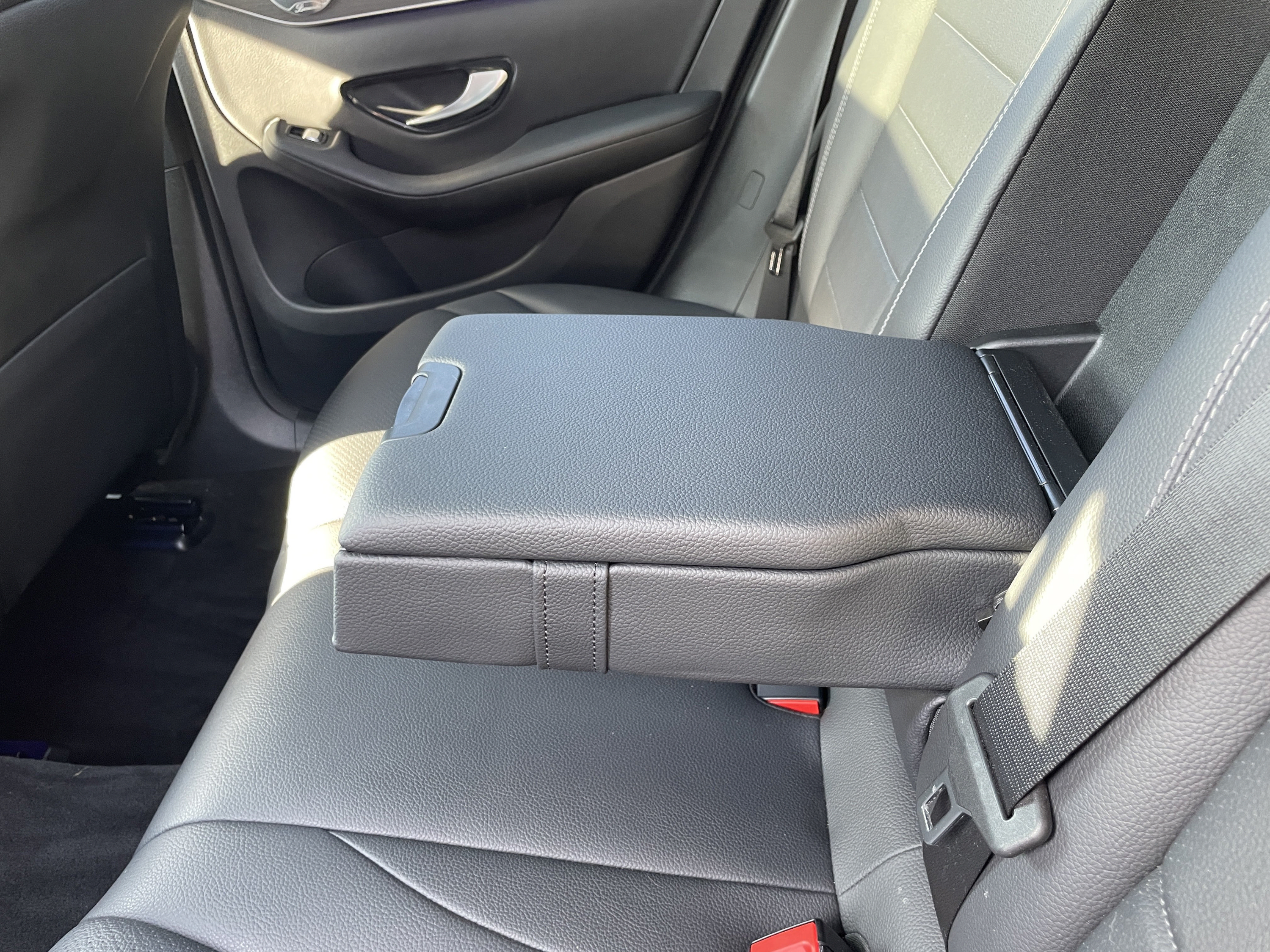 Used 2020 Mercedes-Benz GLC 300 4MATIC image 32
