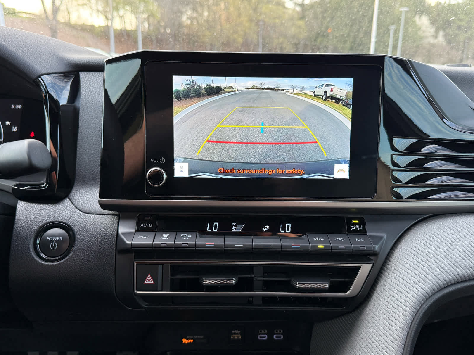 Used 2025 Toyota Camry SE image 18