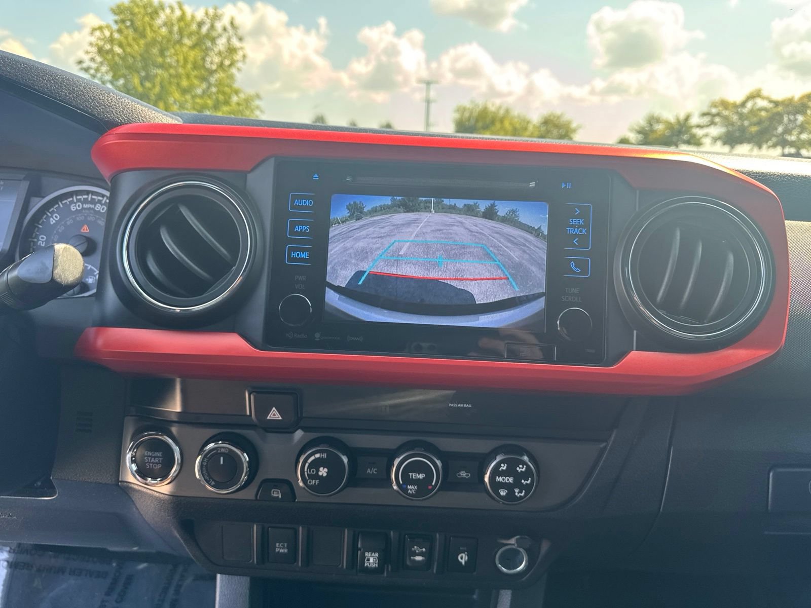 Used 2019 Toyota Tacoma TRD Sport AWD/4WD image 21