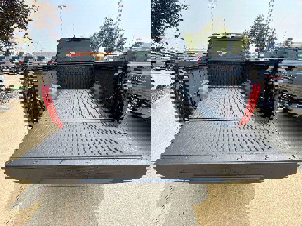 Used 2025 Toyota Tundra Limited image 24