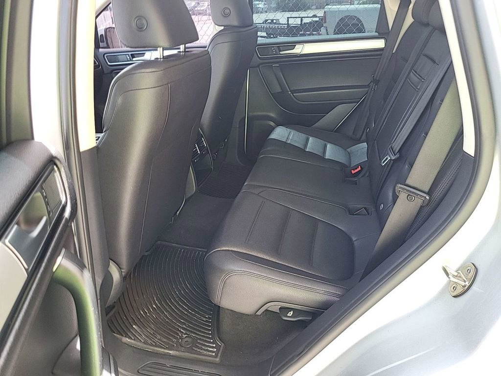 Used 2016 Volkswagen Touareg Sport AWD/4WD image 7