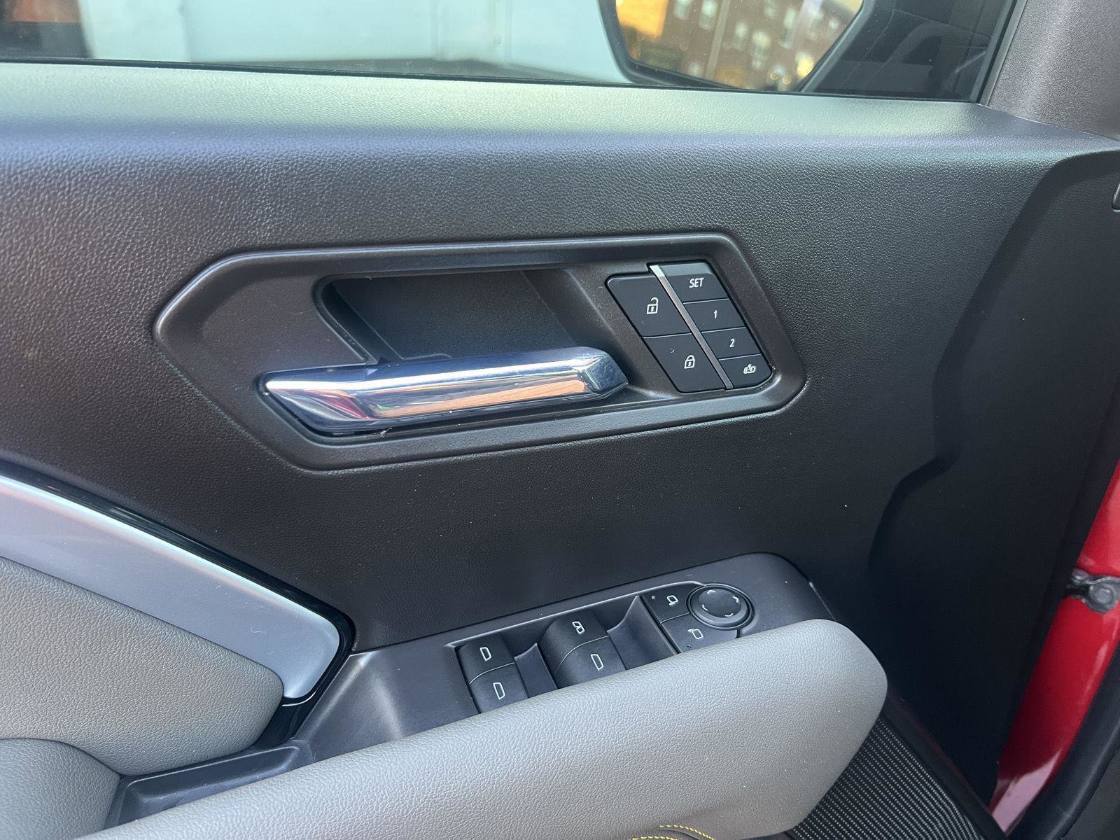 Used 2023 Chevrolet Colorado ZR2 w/ ZR2 Convenience Package III AWD/4WD image 23