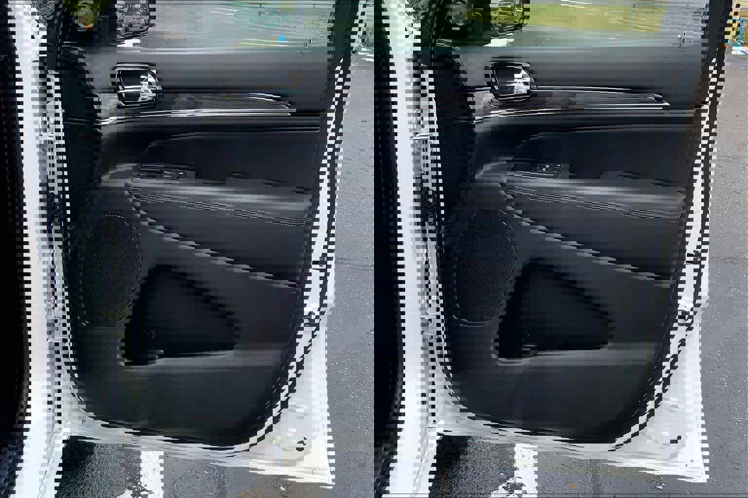 Used 2020 Jeep Grand Cherokee Overland image 24