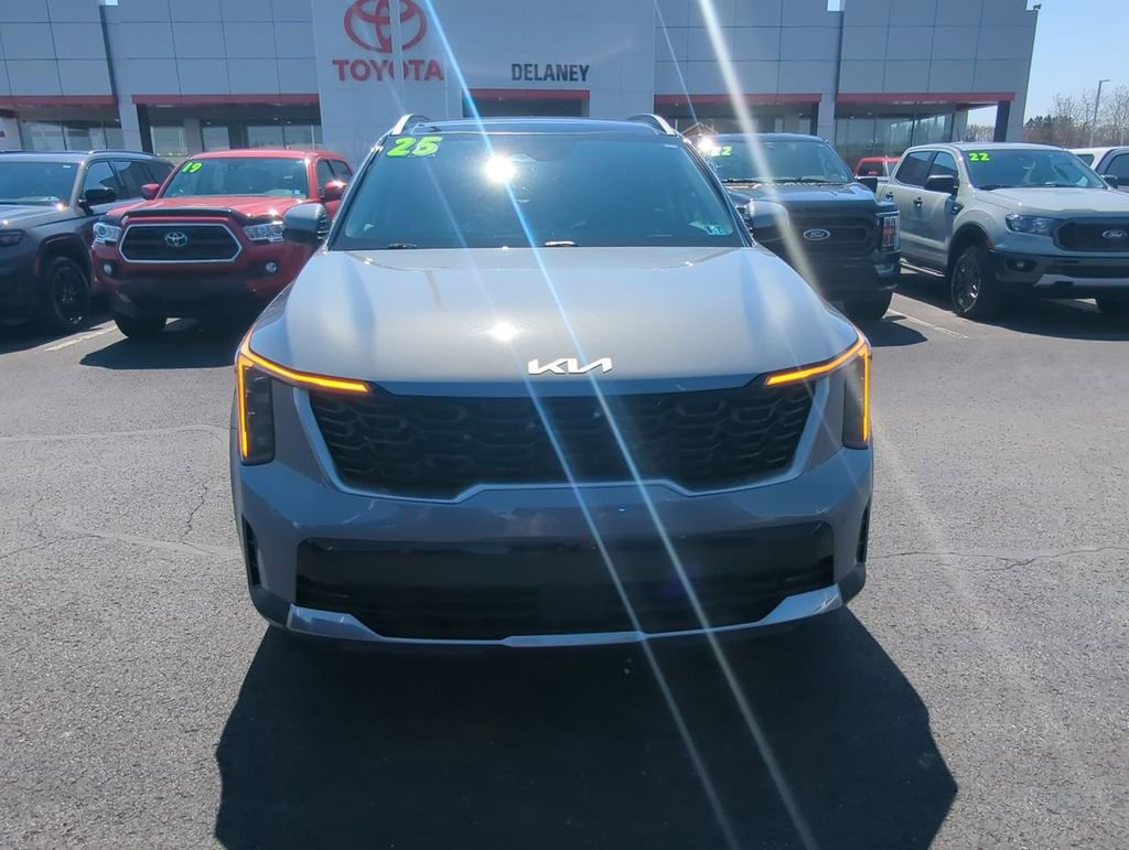 Used 2025 Kia Sorento EX w/ Panoramic Sunroof Package FWD image 3