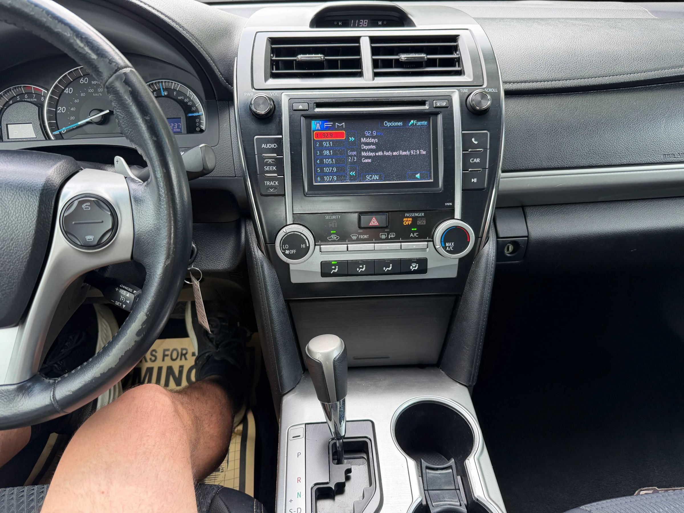 Used 2013 Toyota Camry SE FWD image 13
