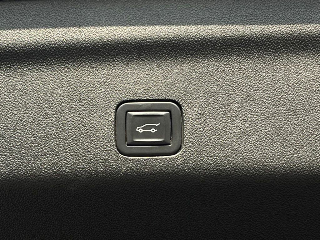 Used 2023 GMC Yukon AT4 AWD/4WD image 14