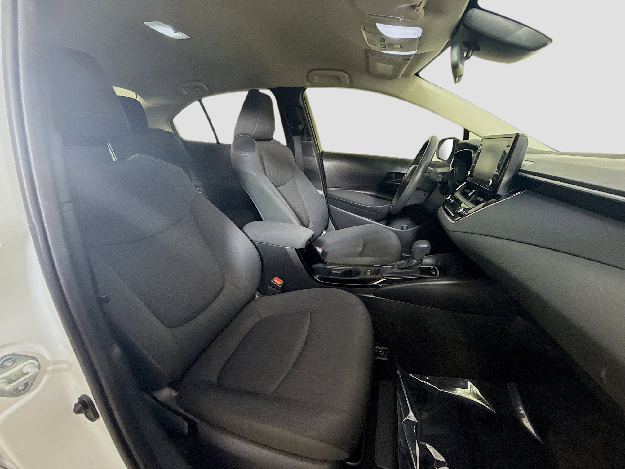 Used 2022 Toyota Corolla LE image 29