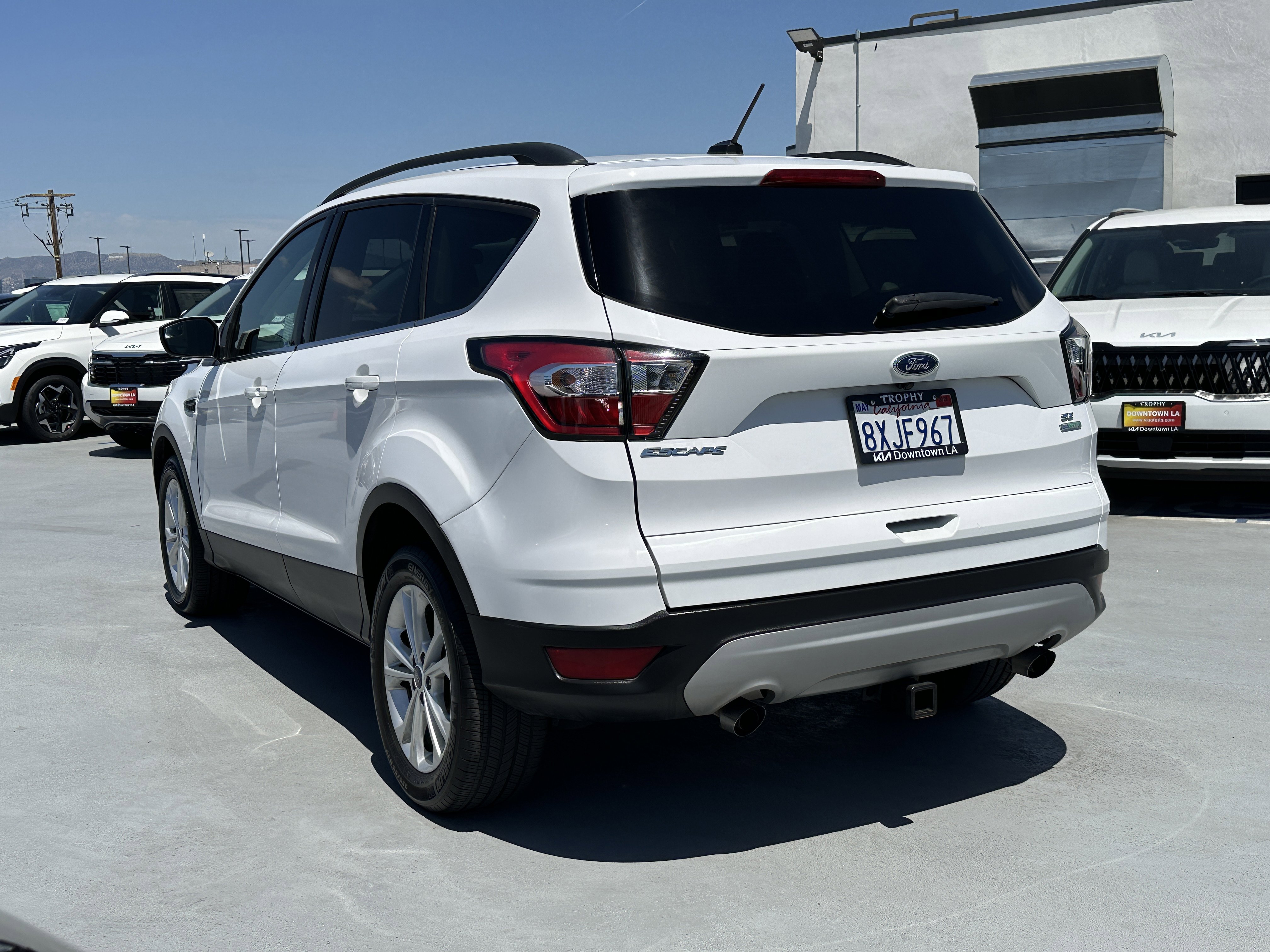 Used 2018 Ford Escape SE FWD image 4