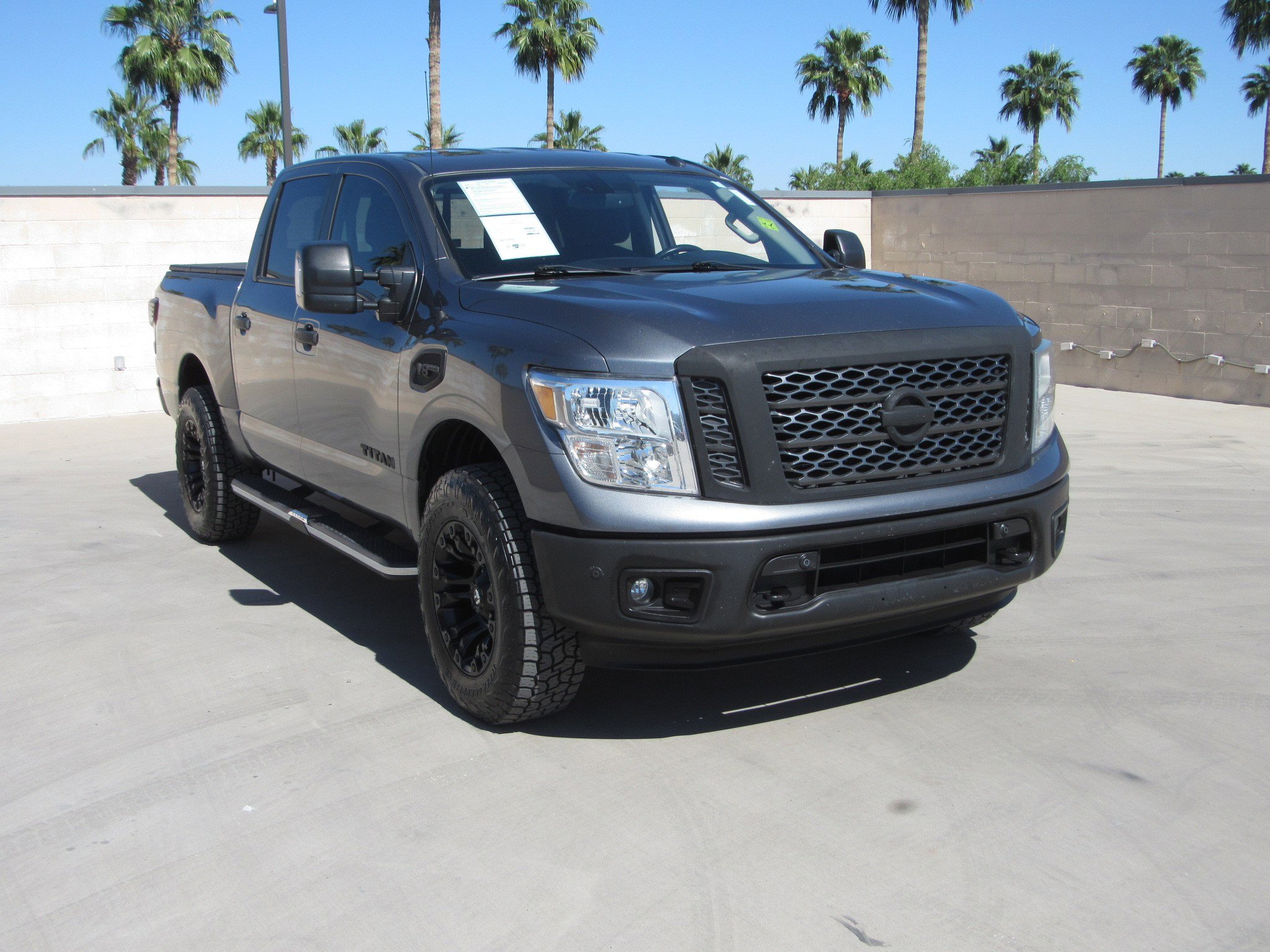Used 2017 Nissan Titan SV image 2