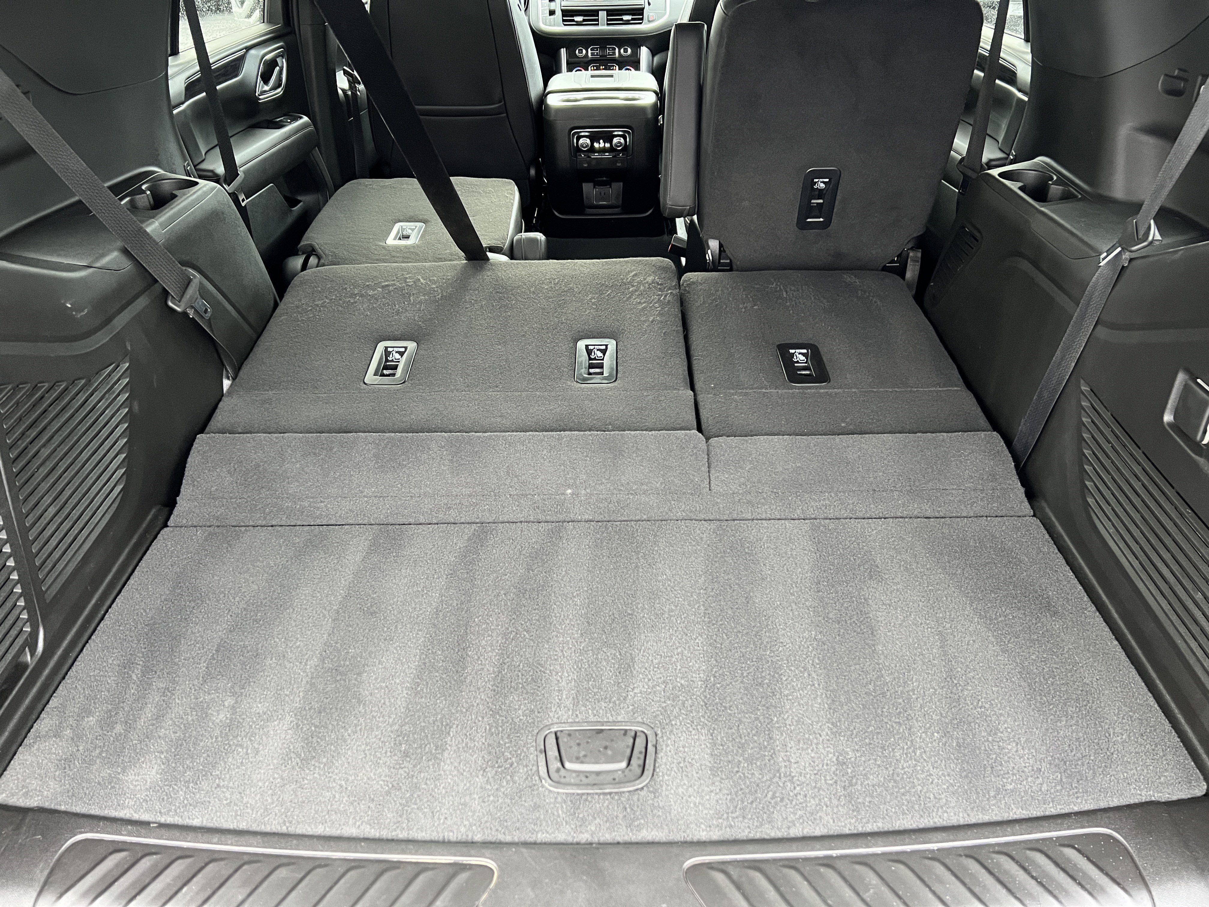 Used 2024 GMC Yukon SLT w/ SLT Luxury Package image 22