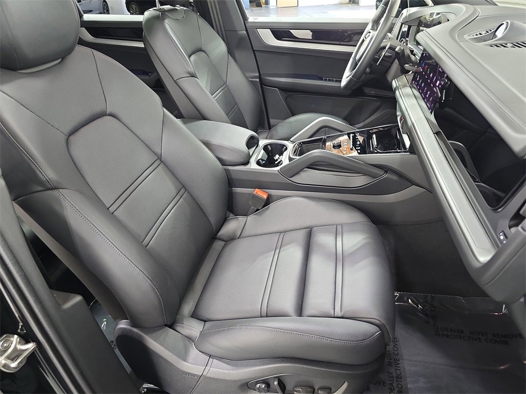 Certified 2025 Porsche Cayenne S image 27