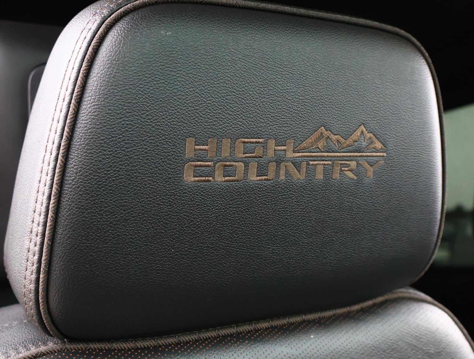 Used 2021 Chevrolet Suburban High Country AWD/4WD image 23