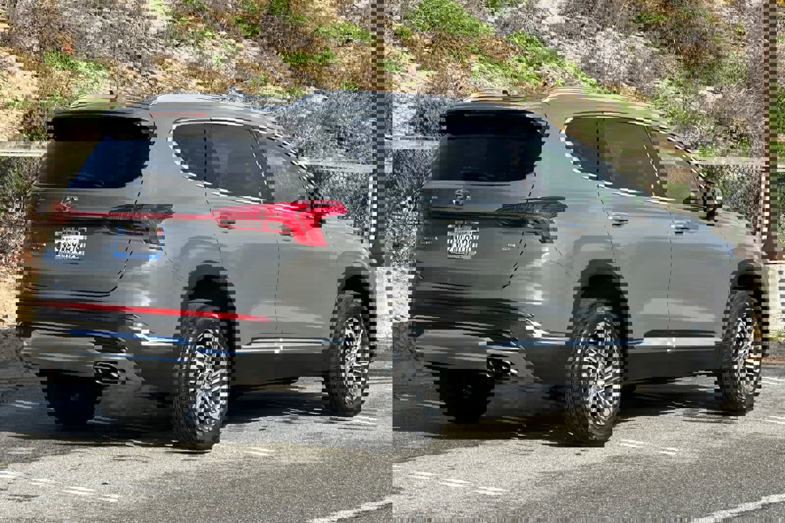 Used 2023 Hyundai Santa Fe SEL w/ Premium Package image 2