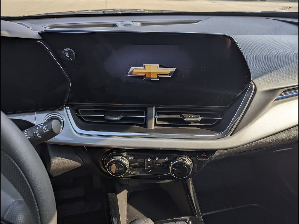 Used 2025 Chevrolet Trax LT FWD image 29