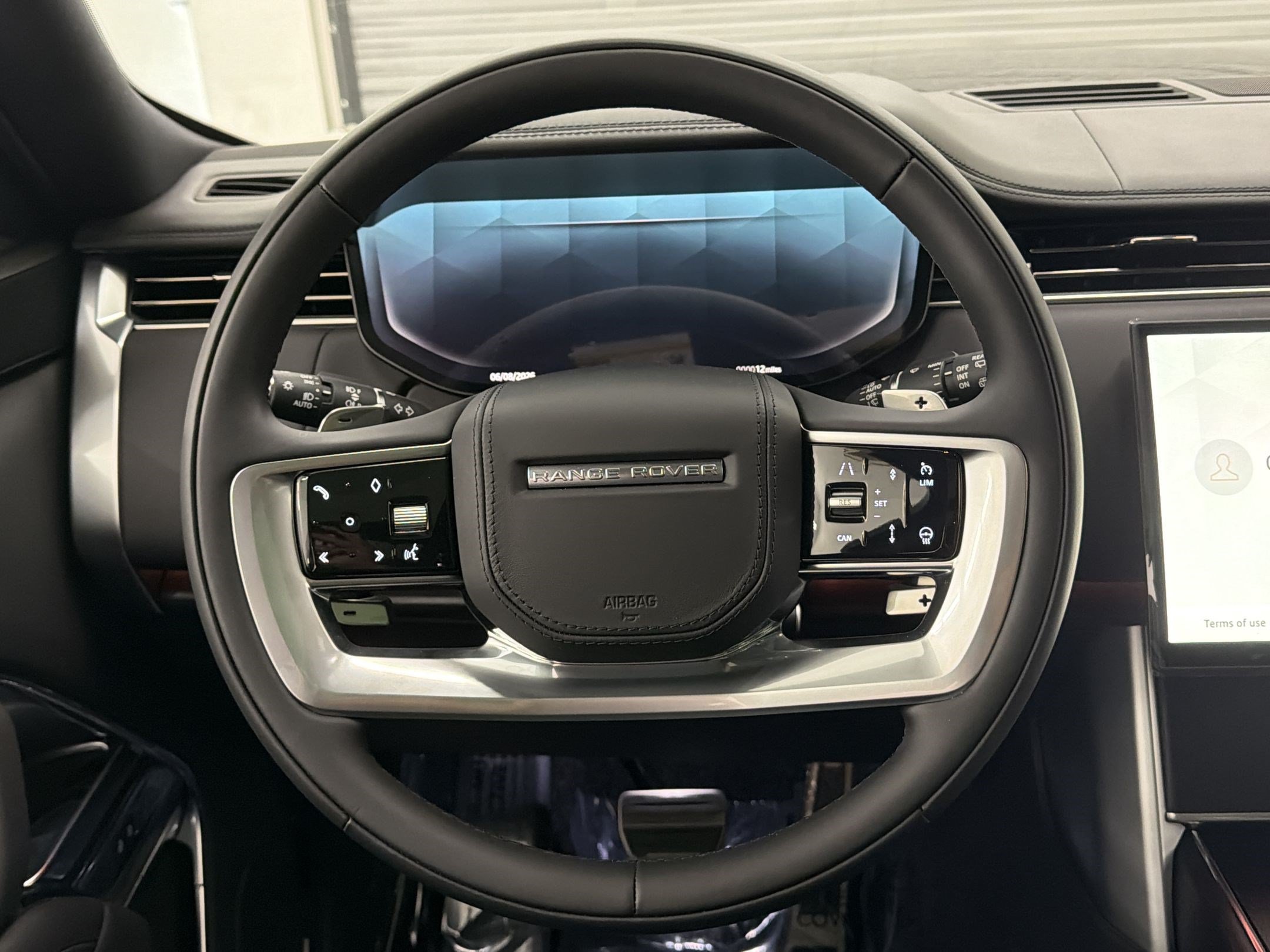 New 2026 Land Rover Range Rover Long Wheelbase SE AWD/4WD image 11