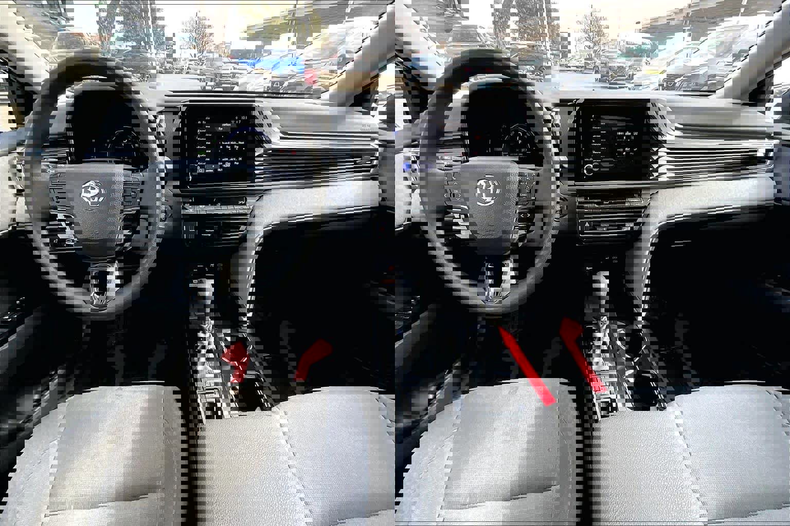 Used 2025 Toyota Camry LE w/ Convenience Package image 14