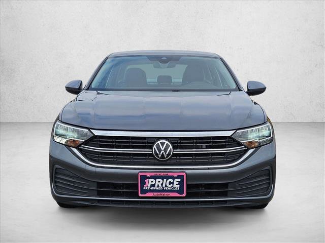 Used 2024 Volkswagen Jetta SE FWD image 2