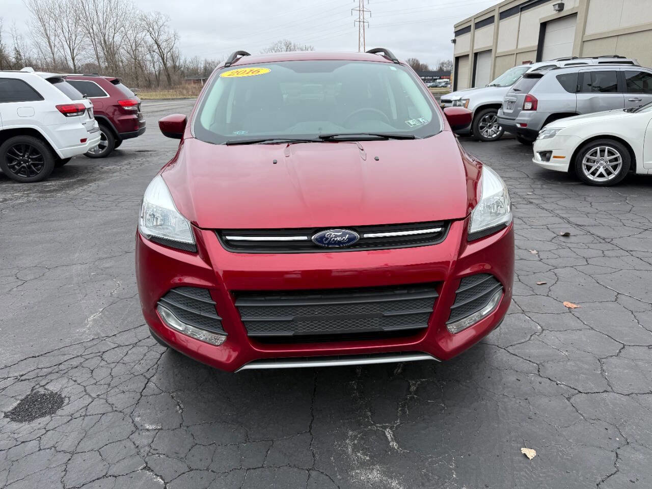 Used 2016 Ford Escape SE w/ Equipment Group 201A AWD/4WD image 2