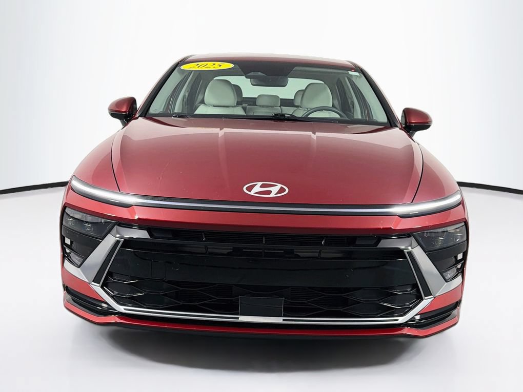 Used 2025 Hyundai Sonata SEL FWD image 2