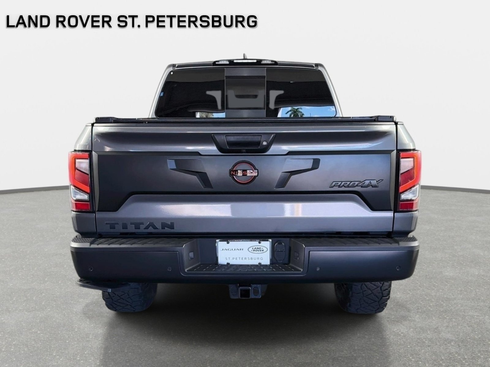 Used 2024 Nissan Titan PRO-4X w/ Pro-4x Convenience Package AWD/4WD image 6