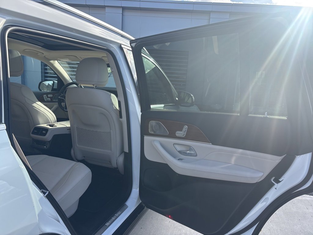 Used 2025 Mercedes-Benz GLS 450 4MATIC image 14